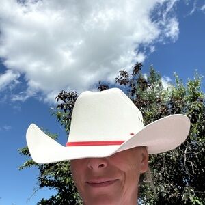 White SMITHBILT white Calgary stampede Cowboy Hat with Red hat, band and logo M